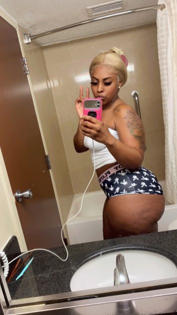 Last Night In Town Real Top Tier 🏆 Naturally thick NO CatFish 😽
