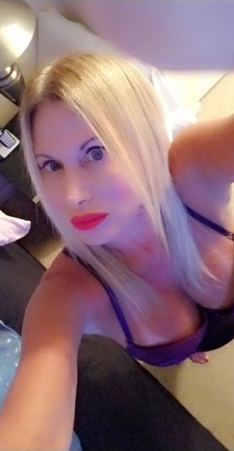 Female escort in Fort Lauderdale (Striking blonde sweetie * * 100% Independent ** Upscale Discreet Incall
) #13