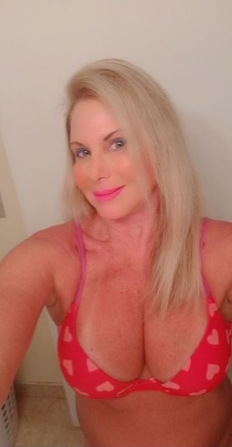 Female escort in Fort Lauderdale (Striking blonde sweetie * * 100% Independent ** Upscale Discreet Incall
) #8