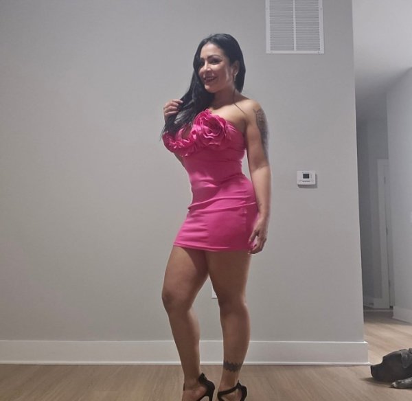 Reina del sexo y el 69 al natural,hago tr&iacute;o y cumplo tus fetiches.
