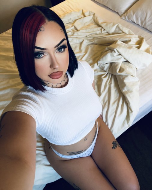 5&rsquo;5 German American Temptress 🩷🏆
