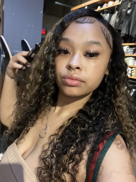 I&rsquo;m available for both incall and outcall service
