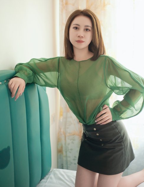 Enormous boobies gigantic lovely booty bitch gf chick
