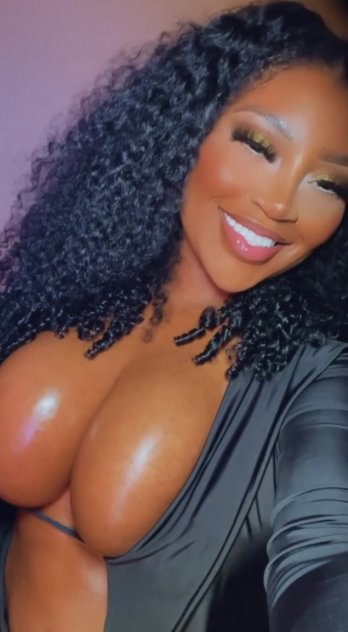 Allow me to show you what a real life temptress does to bad boys 💫💋
