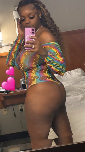 Seductive lovely ebony massive Round booty Super Soaker New in Town Caterin
