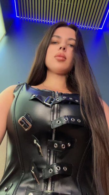 AVAILABLE FOR BOTH INCALL AND OUTCALL SERVICE ALL 3 HOLES ARE UNCOVERE
