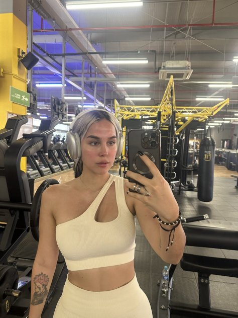 Sensual white temptress for unforgettable moments 🔥
