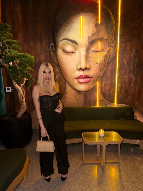 Pretty and hot slut girlfriend lady . Lets fun .
