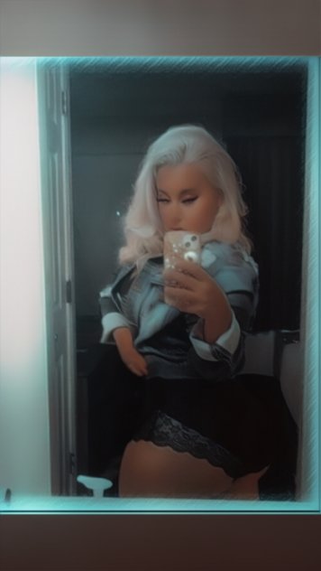 Platinum blondie cutie With A Smooth delicious Body
