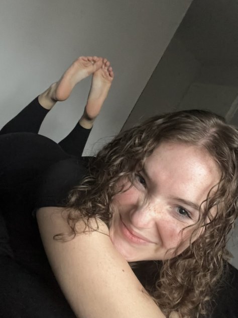 𝐈'𝐦 𝐚𝐯𝐚𝐢𝐥𝐚𝐛𝐥𝐞
