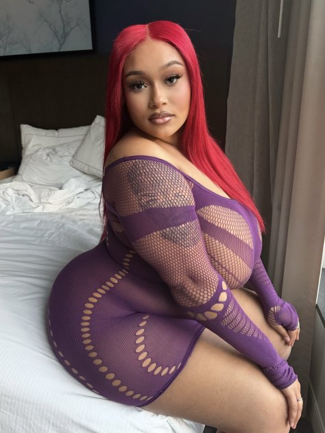 I look better than HER ☝🏽 & HER👇🏽
