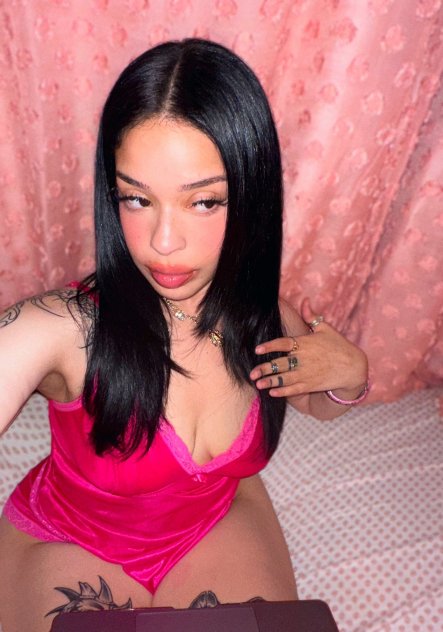 All chicks available for hookups and long fun
