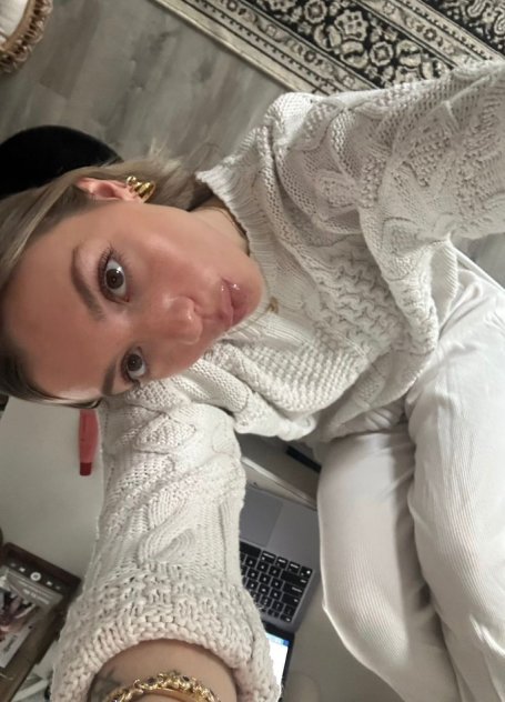 I&rsquo;m available honey, text me and we&rsquo;re going to have a great time&hellip;. 😘
