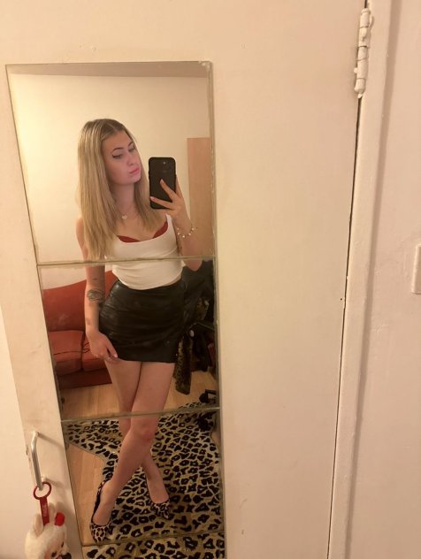 I&rsquo;m down to fuck💦 and I sell some contents 🍑🍒
