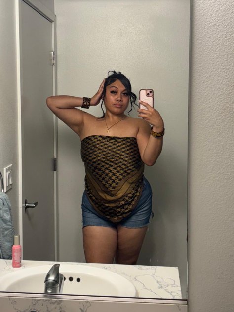 New bitch girl lady in town available for hookup
