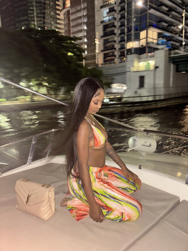 Carribean sweetie Ready To Play 🌹😻🇻🇮
