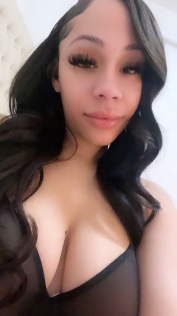 Attractive Mami Looking For Fun 😍💦👅💕
