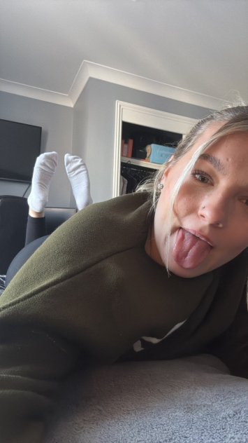 Available for hook up, FaceTime show, sexting and selling hot videos
