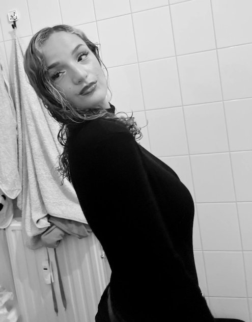 Available incall/outcall FaceTime show/naught content💦
