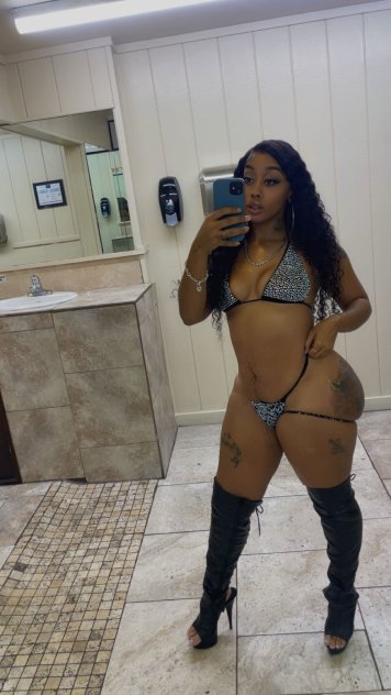 Onlyfans.com/soulsnatchinlala for proof 🥰 come f a real porn star
