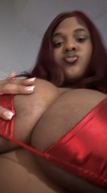 Busty Freak With A DeepThroat💦
