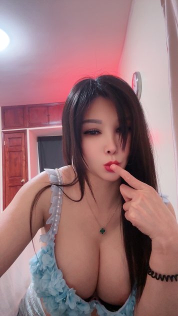 VIP Service! Sweet Asian girls