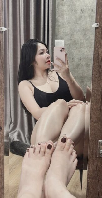 Pretty body and soft smooth skin I slide on your body -9511 --
