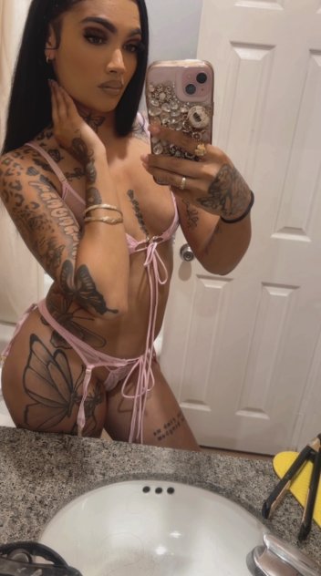 Petite Puerto Rican Babe
