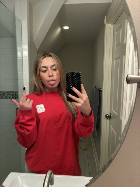 Love to have fun 👅🍆🍑 Text me up
