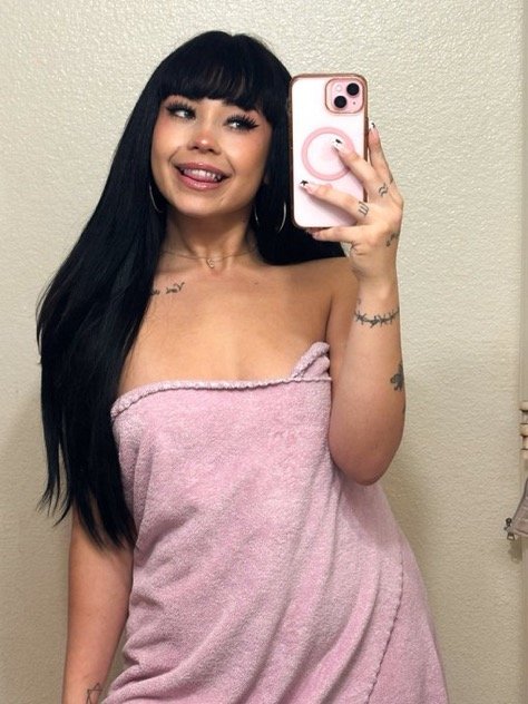 Hi, I&rsquo;m Emily !! I&rsquo;m available 24/7 💦🫦
