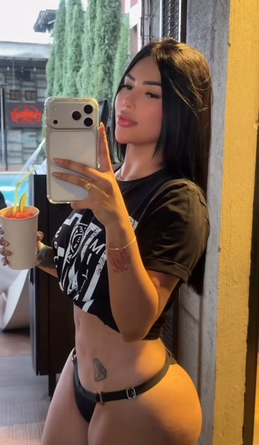 Bella🍑👅