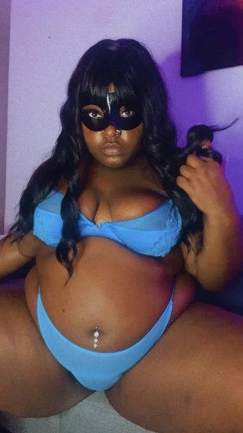 NEW IN TOWN !! DADDY COME OVER AND YOU bitch ME OUT !!!!! BOOK NOW
