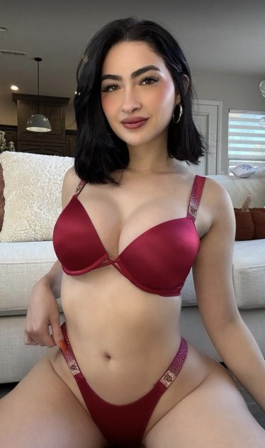 Independent companion Hannah in Manhattan, New York - HoneyAffair