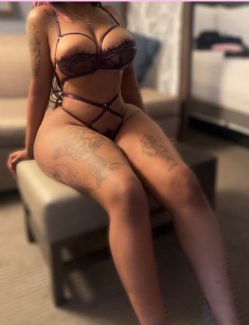 Meaty AND CURVY 😋 COME ENJOY🍒
